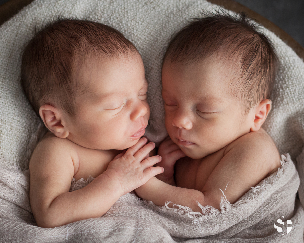 Neugeborenenfotos Zwillinge