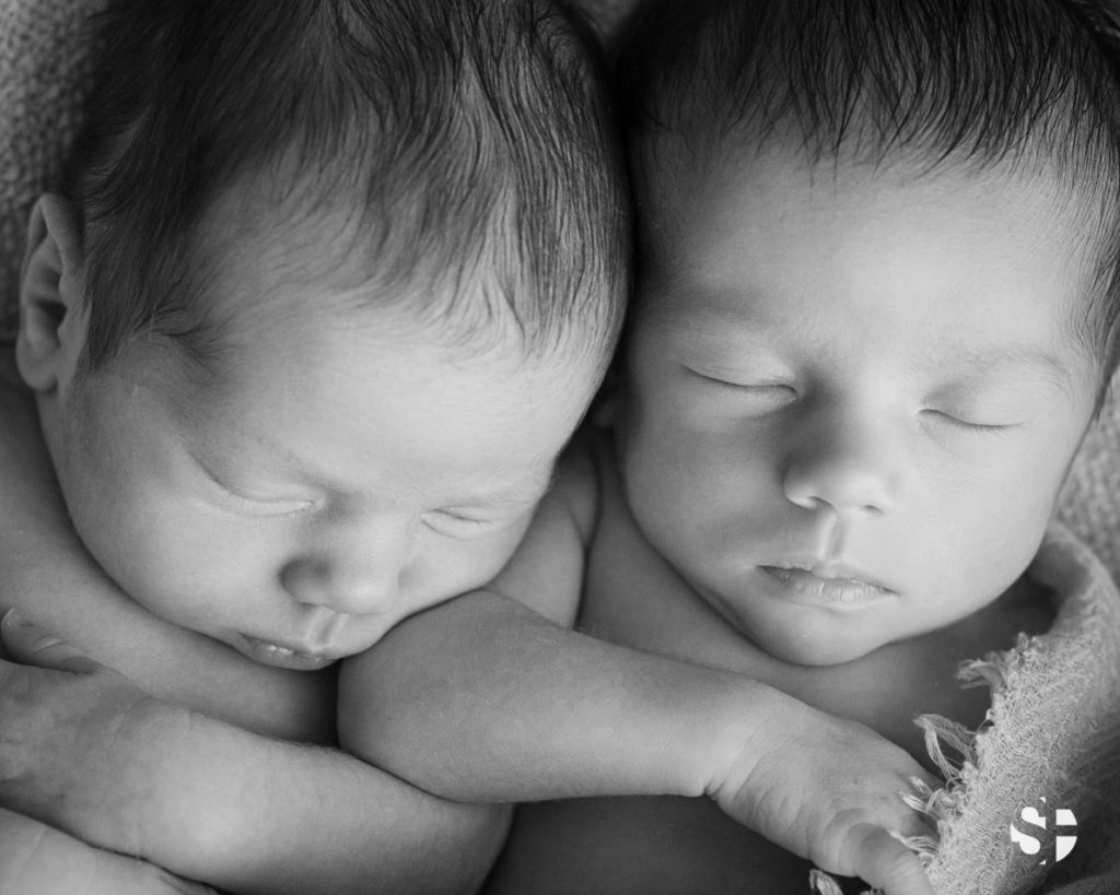 Neugeborenenfotos Zwillinge
