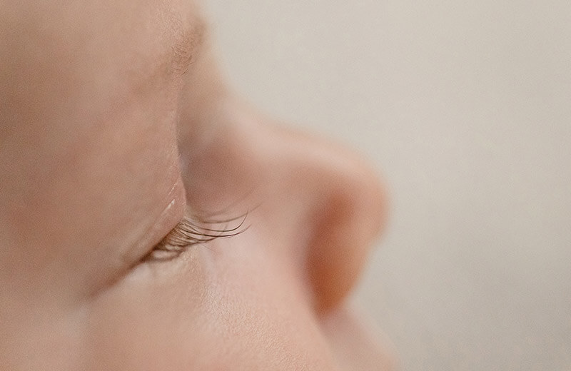 Neugeborenenfoto Detail Wimper